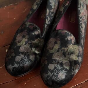 Munro Worn Once 10W Floral Velvet Shoes
